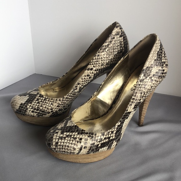 Guess Snake Skin Print High Heel Shoes Womens Size 7.5 - Picture 3 of 8